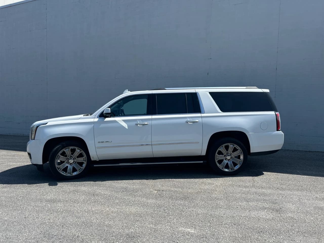 2016 GMC Yukon XL - Image 3