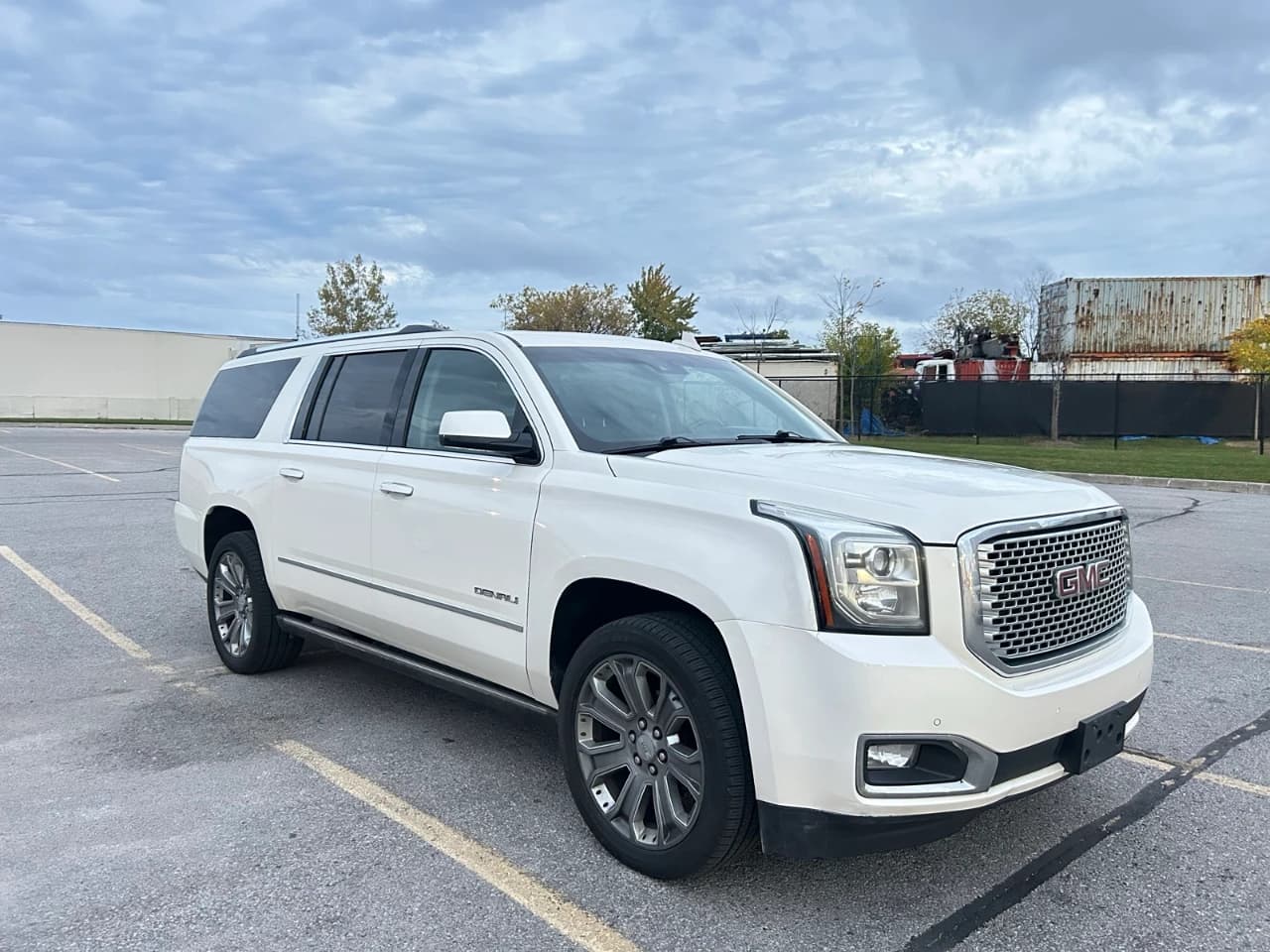 2015 GMC Yukon XL - Image 16