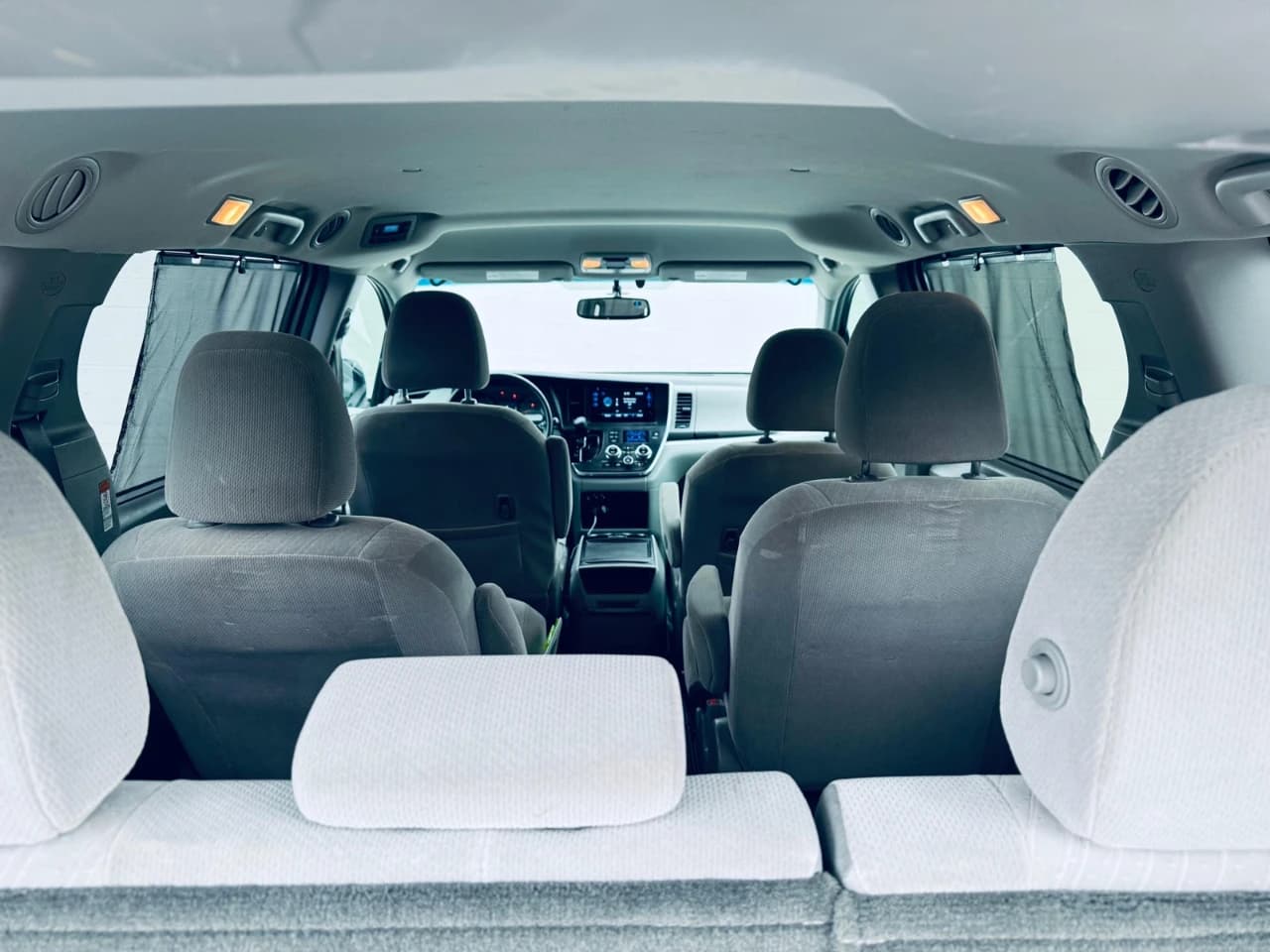 2017 Toyota Sienna - Image 10