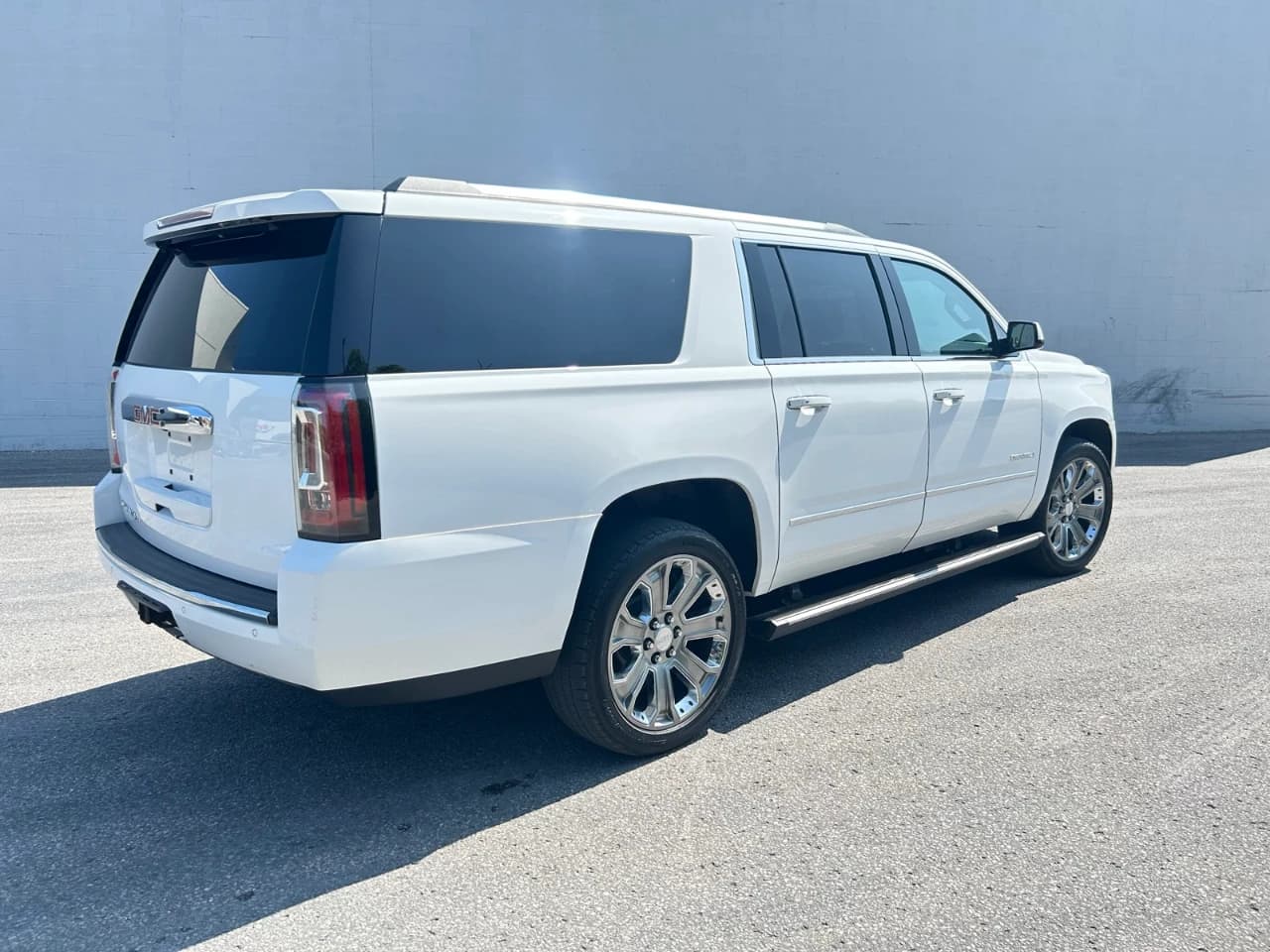 2016 GMC Yukon XL - Image 6