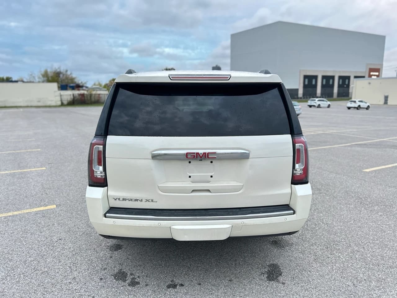 2015 GMC Yukon XL - Image 5