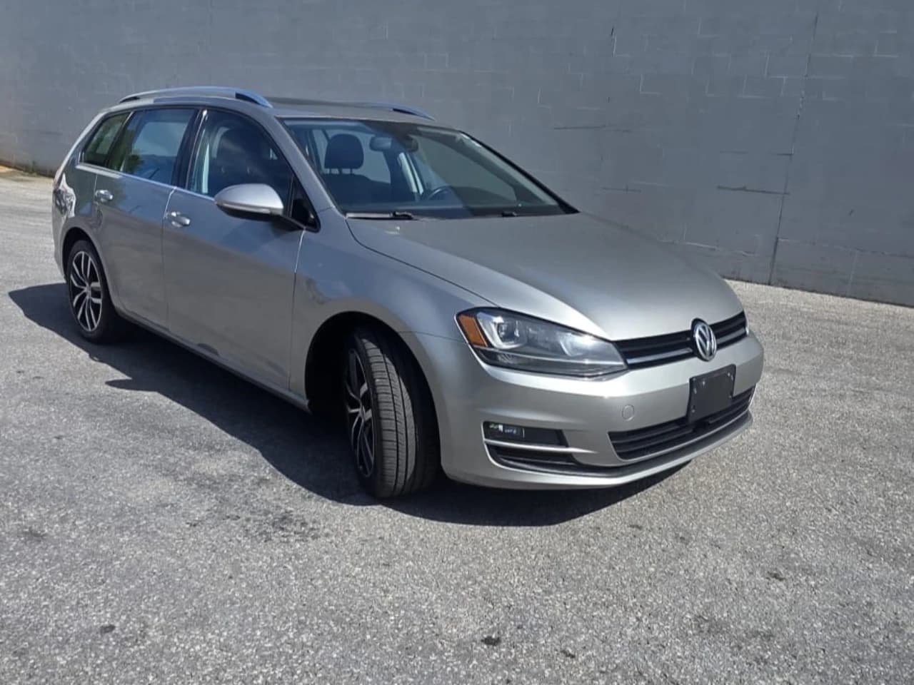 2015 Volkswagen Golf Sportwagon - Image 14