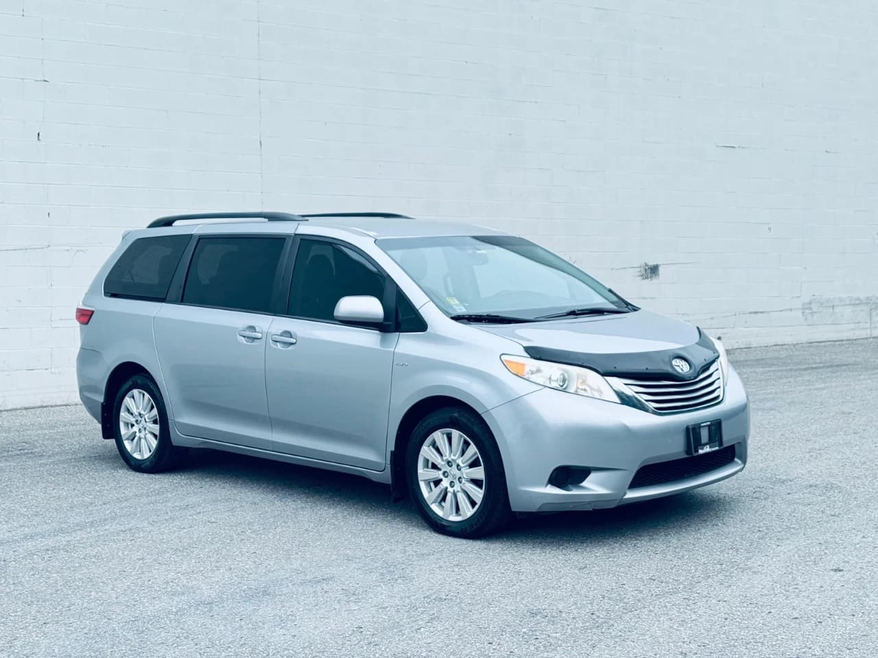 2017 Toyota Sienna - Image 1