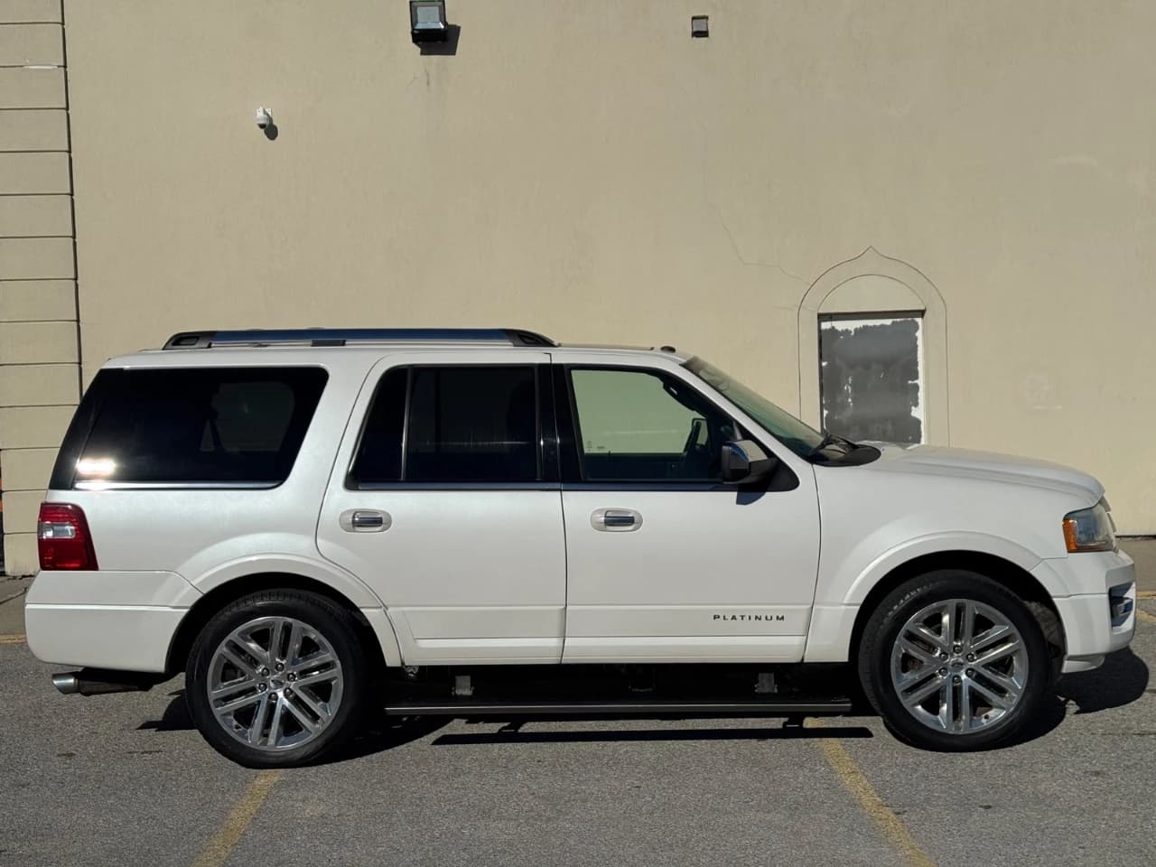 2016 Ford Expedition - Image 6