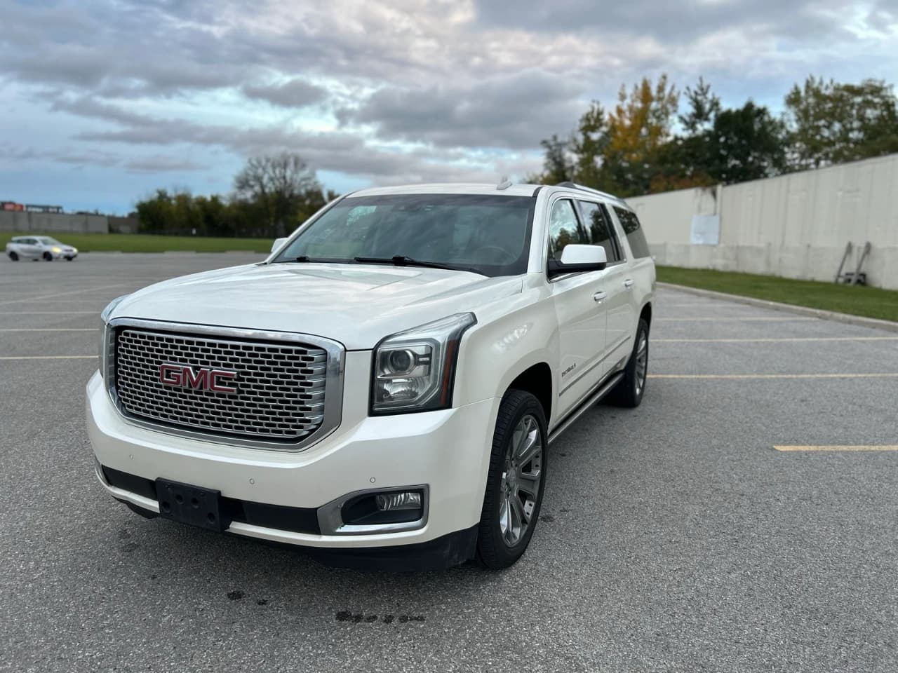 2015 GMC Yukon XL - Image 2