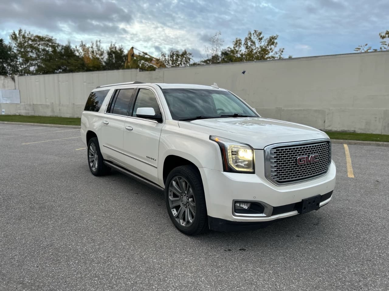 2015 GMC Yukon XL - Image 1