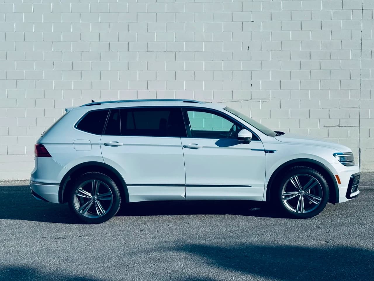 2018 Volkswagen Tiguan - Image 3