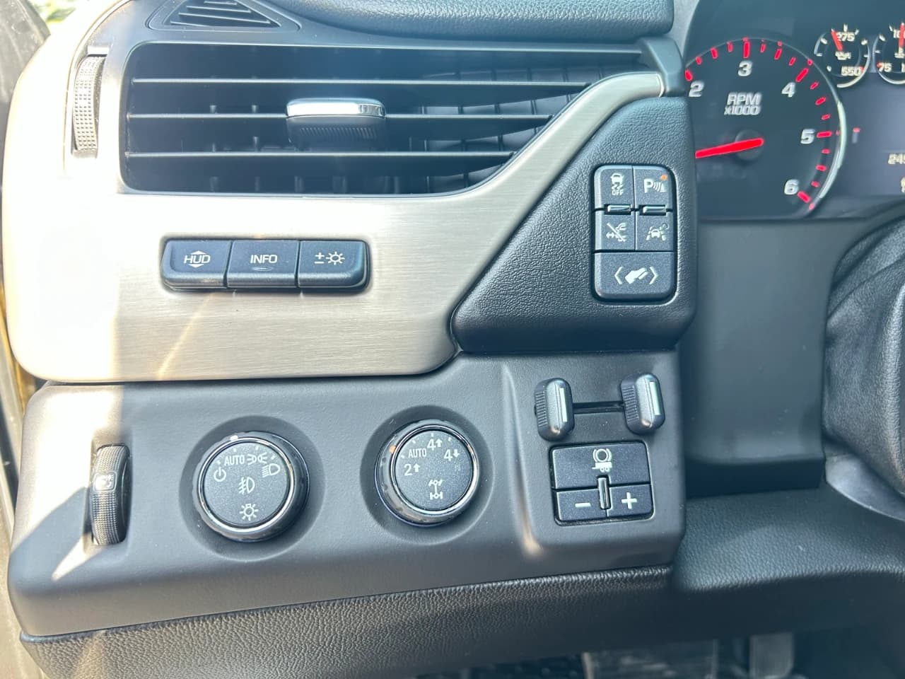 2016 GMC Yukon XL - Image 15