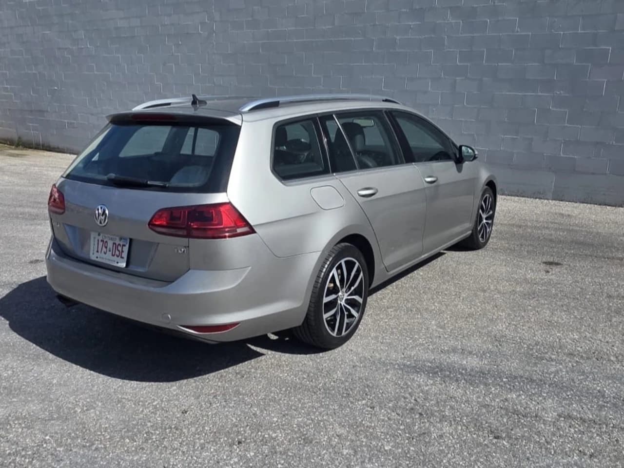 2015 Volkswagen Golf Sportwagon - Image 20
