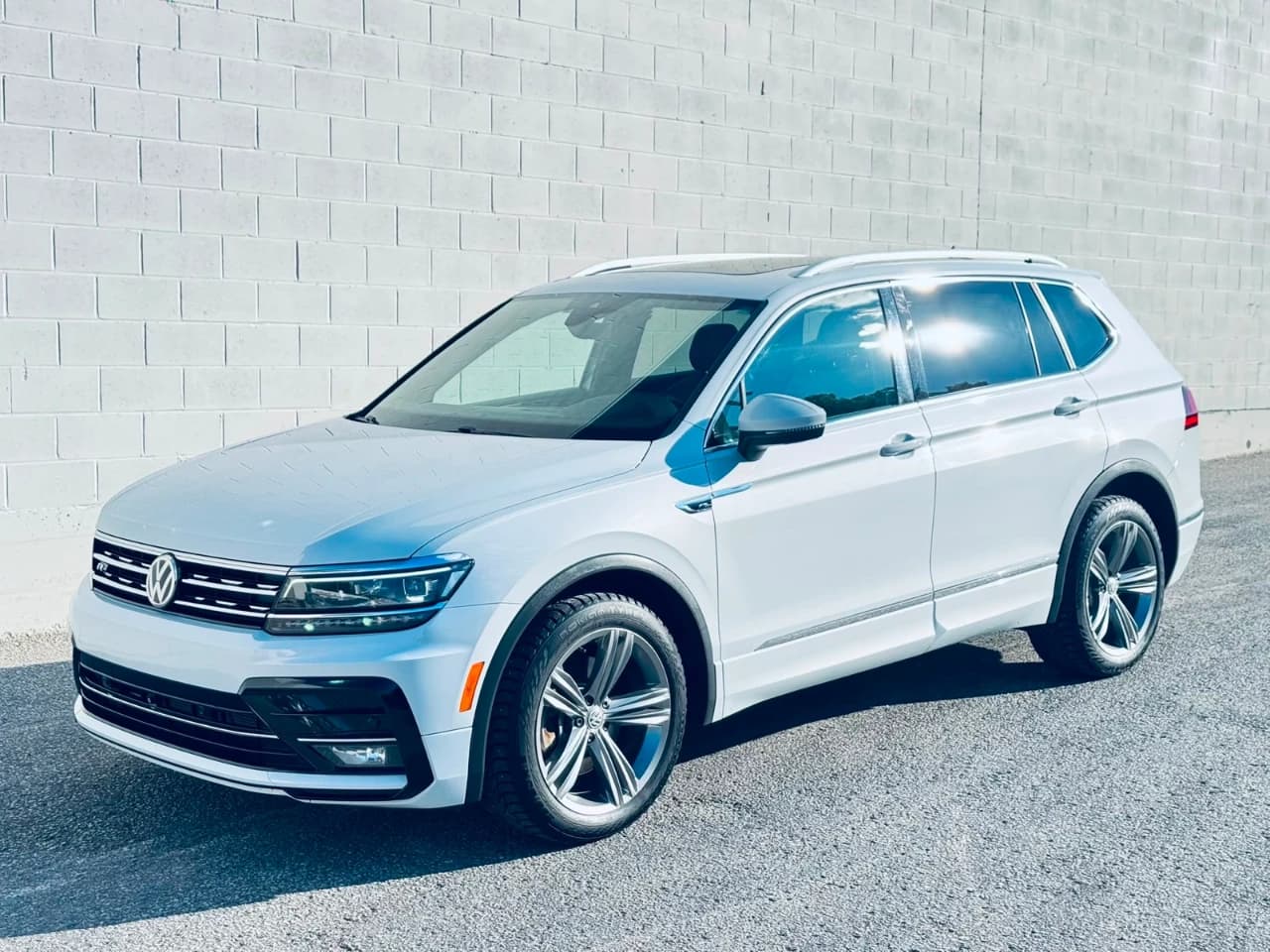 2018 Volkswagen Tiguan - Image 9