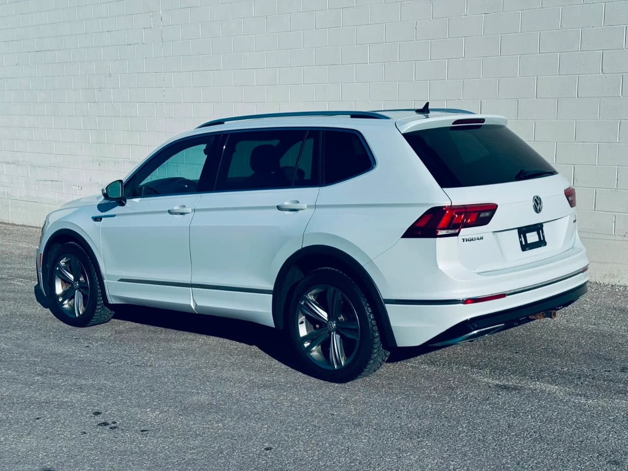 2018 Volkswagen Tiguan - Image 10