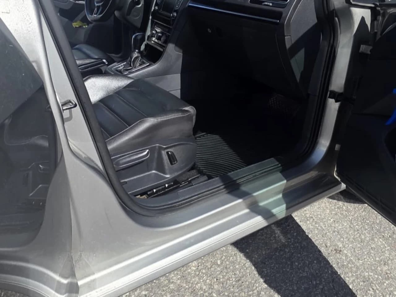 2015 Volkswagen Golf Sportwagon - Image 11