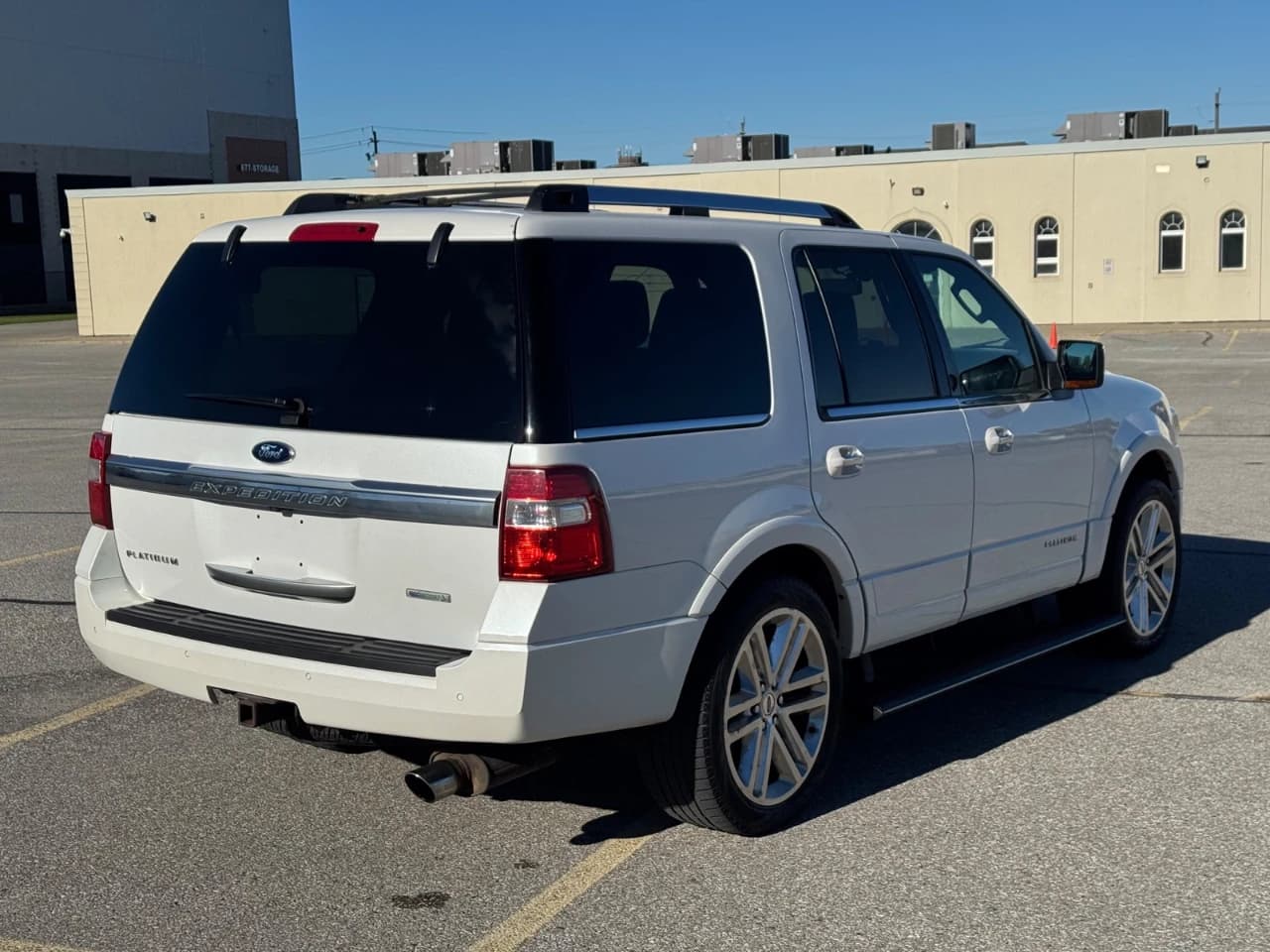 2016 Ford Expedition - Image 2