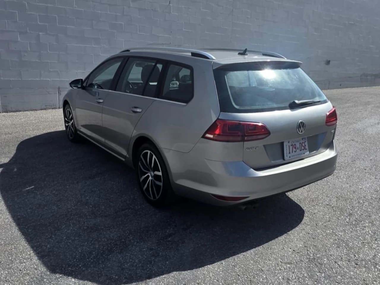 2015 Volkswagen Golf Sportwagon - Image 4