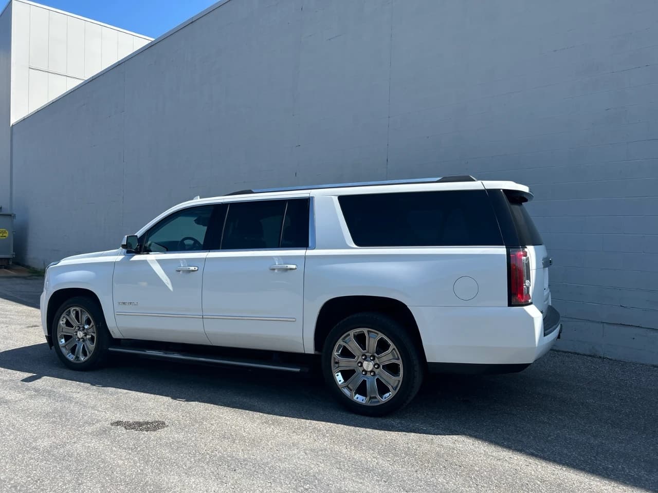 2016 GMC Yukon XL - Image 7