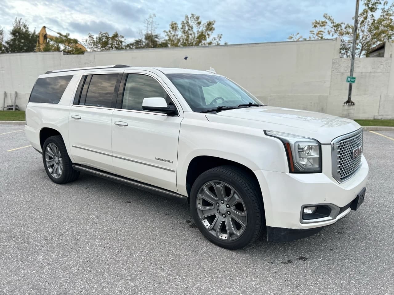 2015 GMC Yukon XL - Image 3