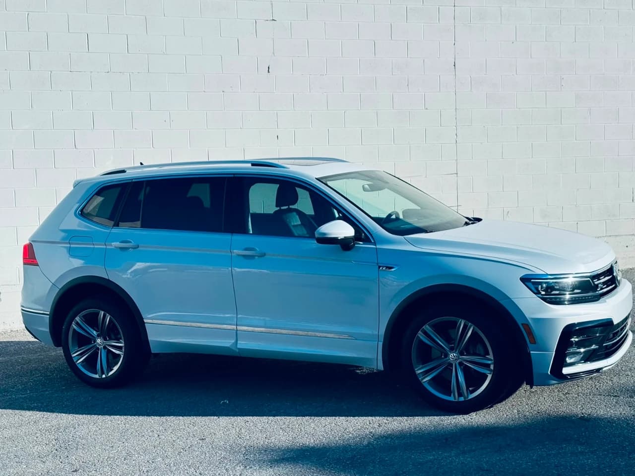2018 Volkswagen Tiguan - Image 4