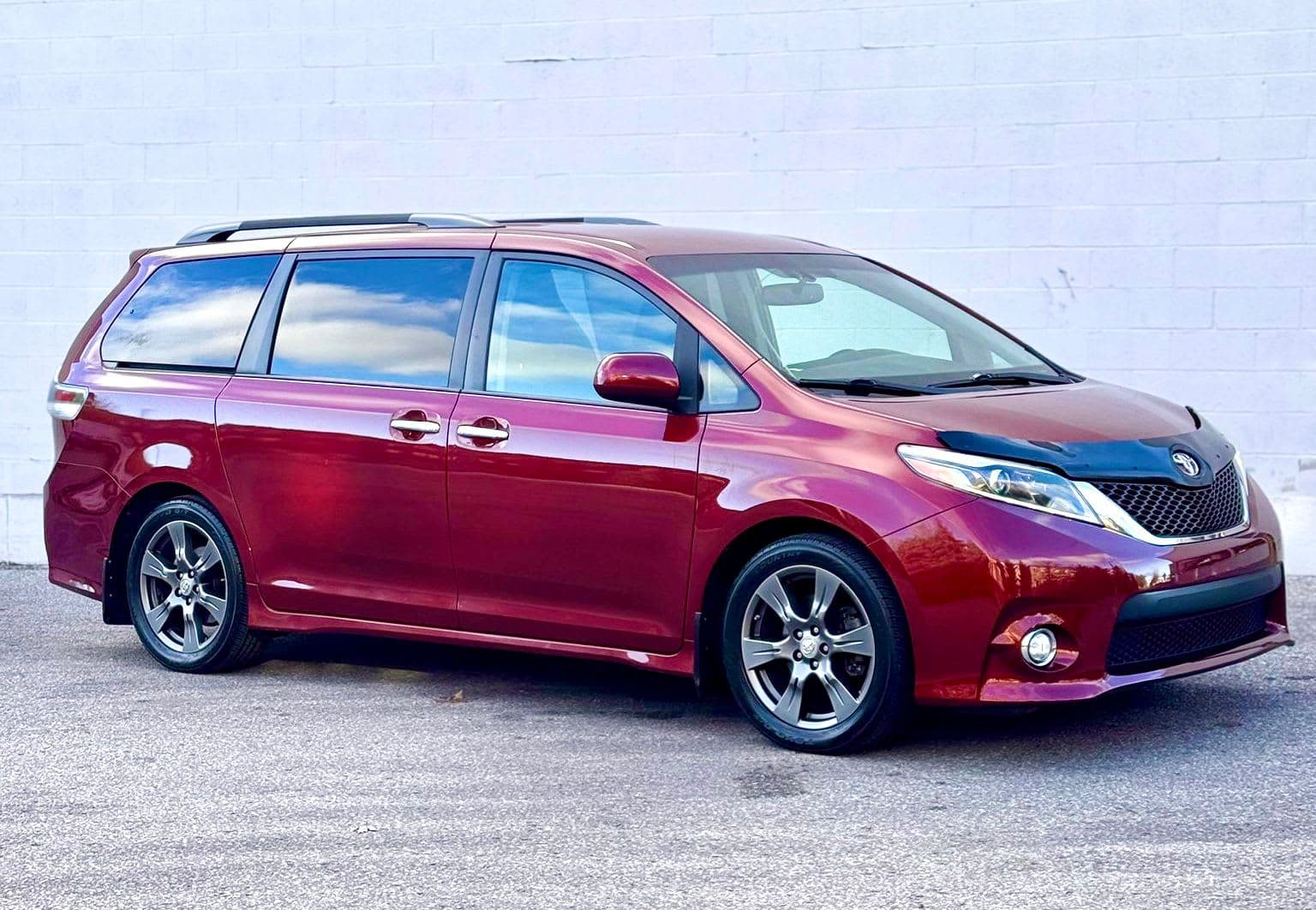 2017 Toyota Sienna - Image 4