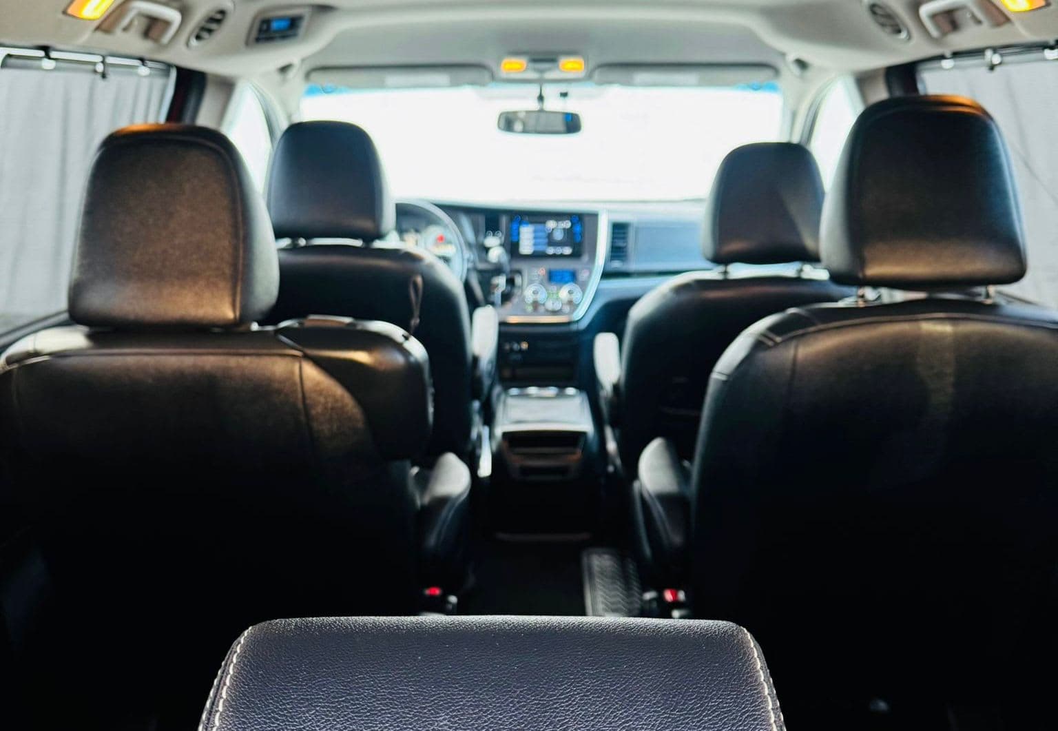 2017 Toyota Sienna - Image 8