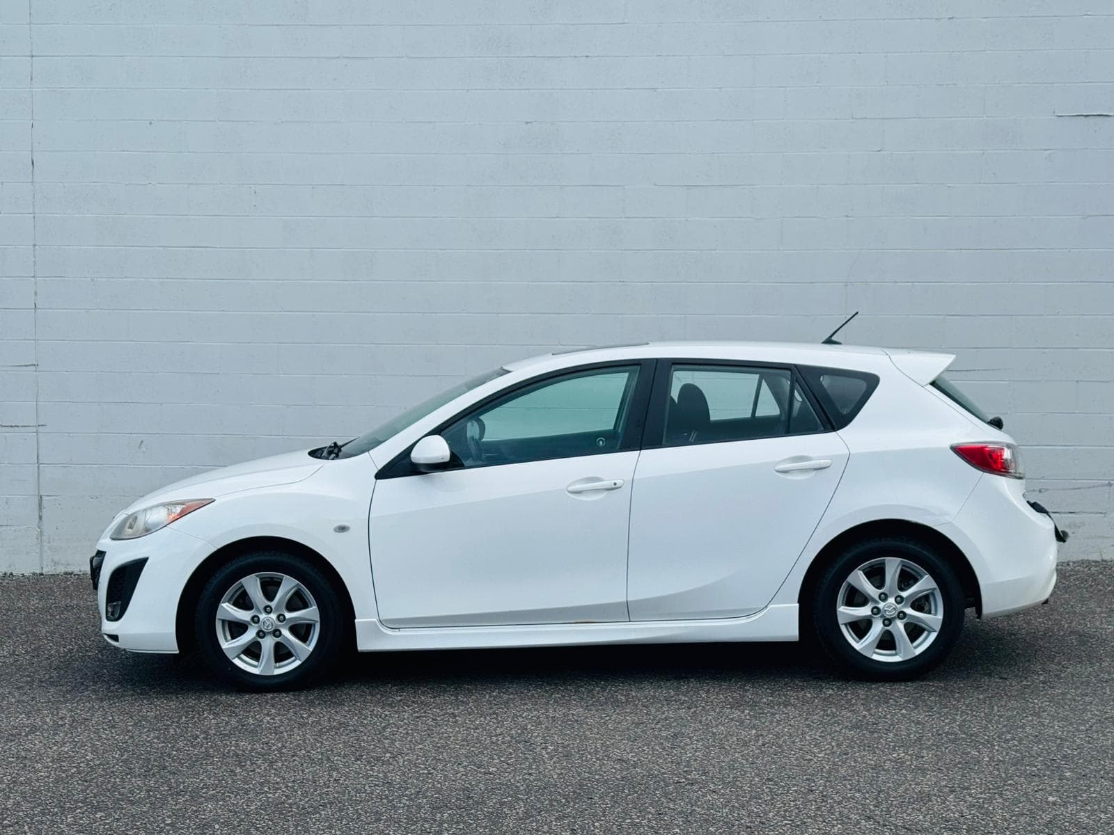 2010 Mazda Mazda 3 - Image 2