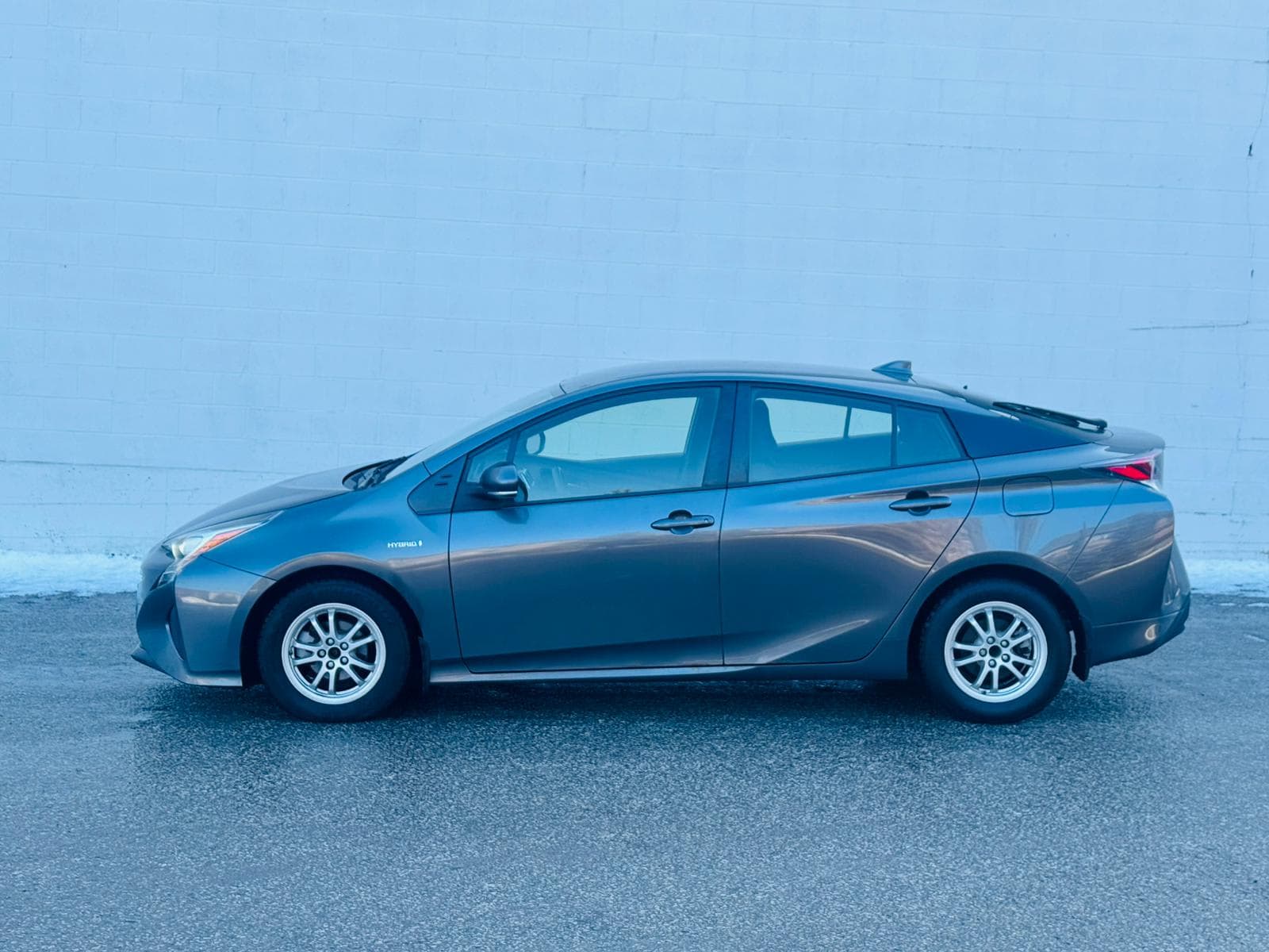 2017 Toyota Prius - Image 2