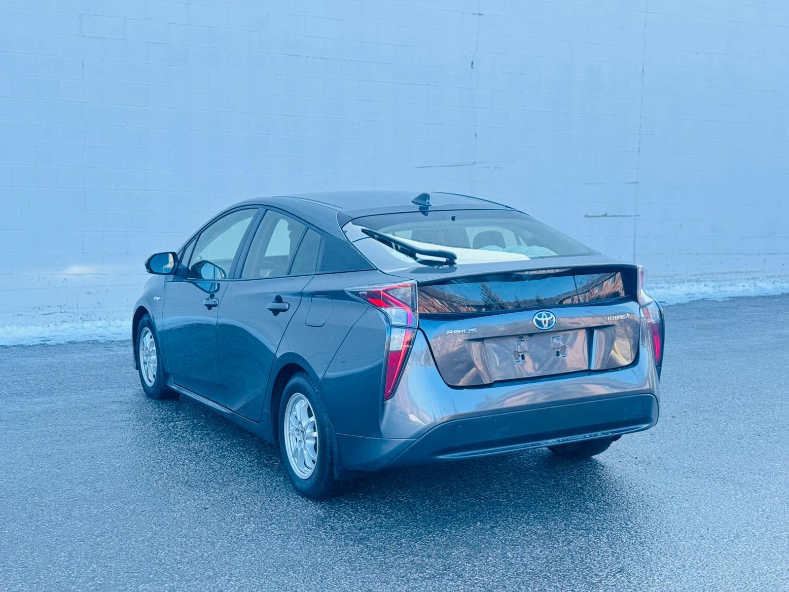2017 Toyota Prius - Image 8